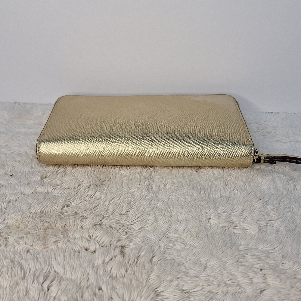 Kate Spade Gold Wallet. - Picture 5 of 9